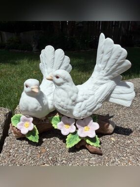 Vintage Homco Courtship Doves Figurine #1453. White Love Birds with Flowers. BR